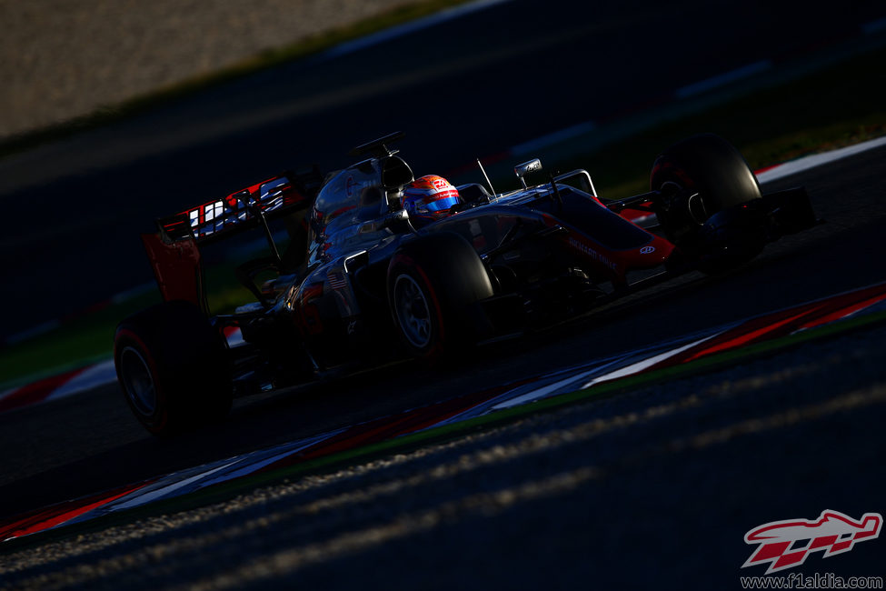 Romain Grosjean rueda con su VF16