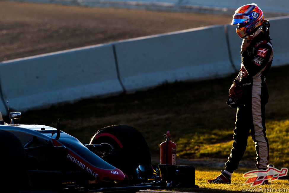 Romain Grosjean mira su VF16