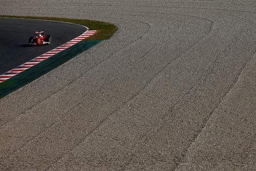 Sebastian Vettel rueda con el neumático medio