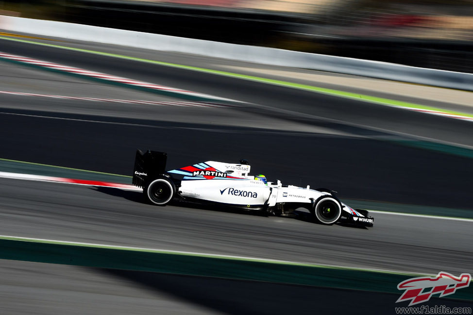 Felipe Massa rueda rápido en el tercer sector