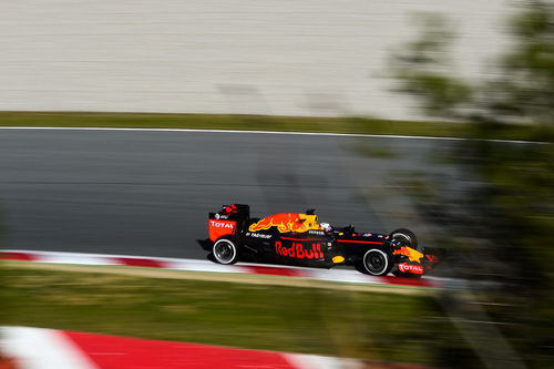 Daniel Ricciardo rueda rápido en el primer sector