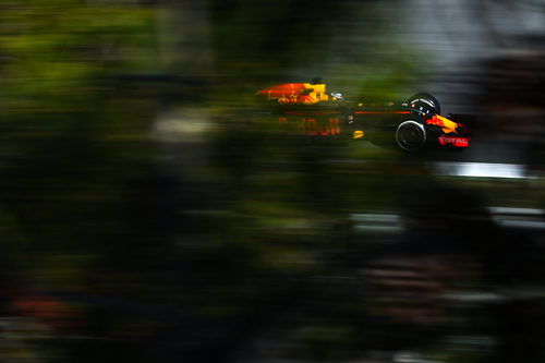 Daniel Ricciardo vuela en el trazado de Montmeló