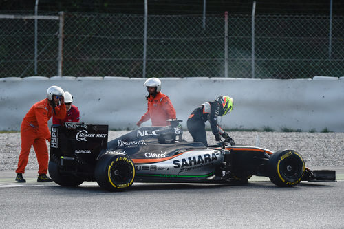 El VJM09 se queda parado en la curva 11