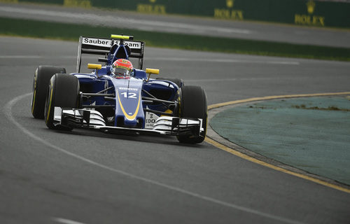 Felipe Nasr rueda con el neumático blando