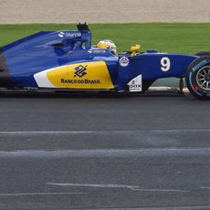 Marcus Ericsson rueda con neumáticos de lluvia extrema