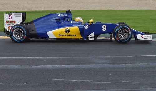 Marcus Ericsson rueda con neumáticos de lluvia extrema