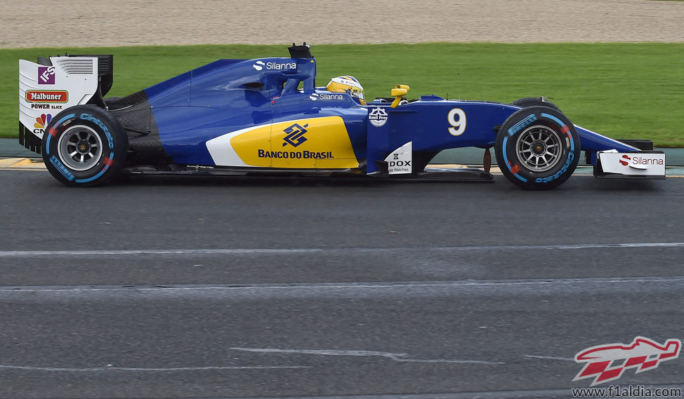 Marcus Ericsson rueda con neumáticos de lluvia extrema