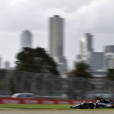 Sergio Pérez se dirige a otra de las curvas de Albert Park