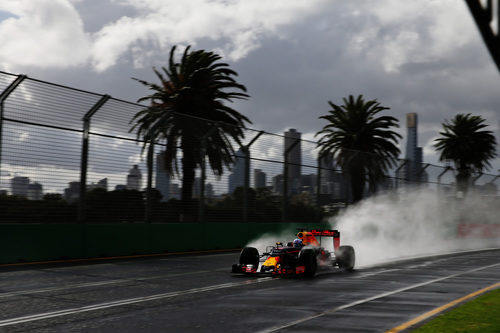 Mucha agua sobre el trazado de Albert Park