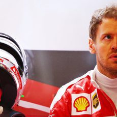 Sebastian Vettel concentrado durante los libres