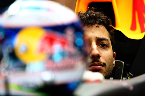 Daniel Ricciardo dentro del Red Bull