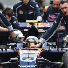 Carlos Sainz tuvo problemas en la primera sesión de libres