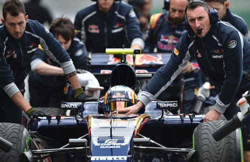 Carlos Sainz tuvo problemas en la primera sesión de libres