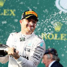 Nico Rosberg descorcha el champán