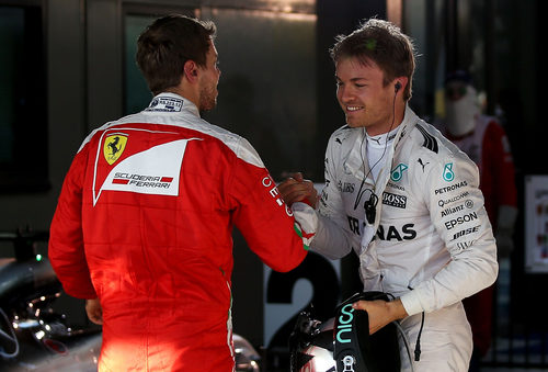Sebastian Vettel felicita a Nico Rosberg