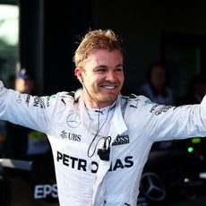 Nico Rosberg exultante en Melbourne al ganar el GP