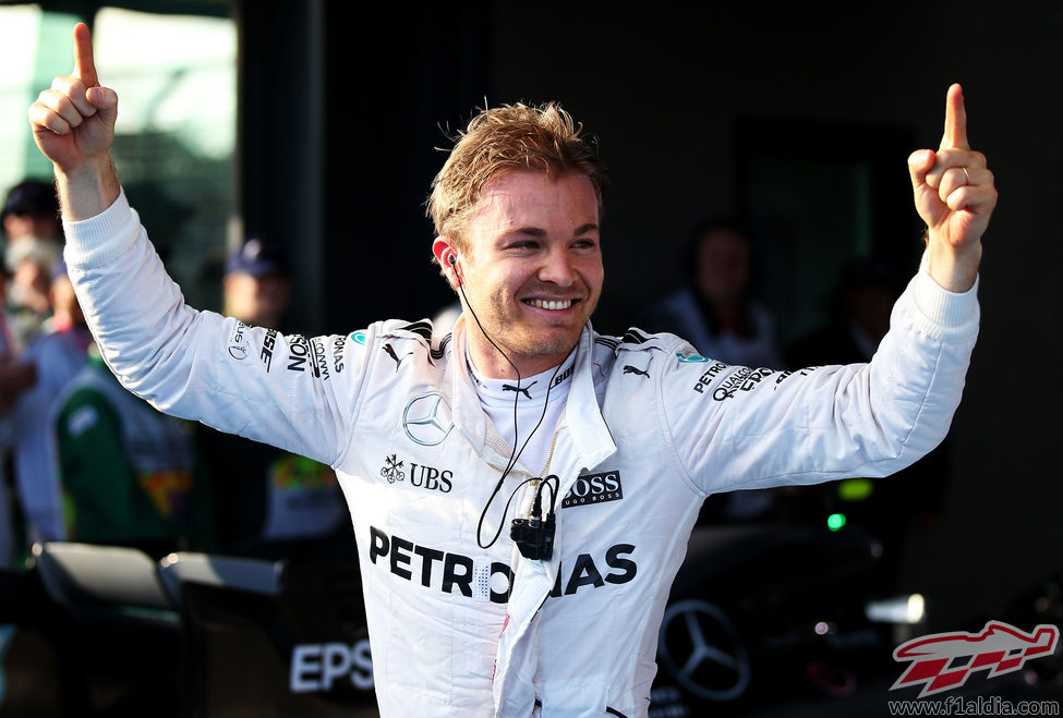 Nico Rosberg exultante en Melbourne al ganar el GP
