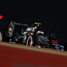 Jenson Button sorprende y acaba tercero en los Libres 2