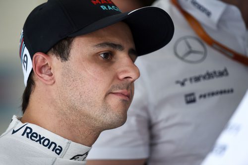 Felipe Massa con gesto dubitativo en Baréin