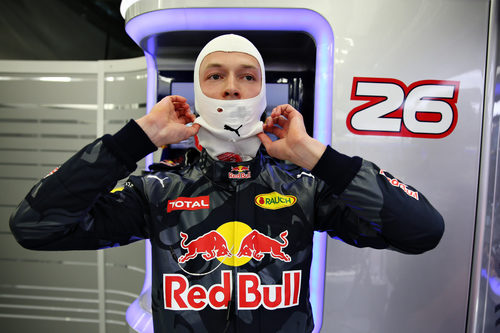 Daniil Kvyat se prepara para los entrenamientos