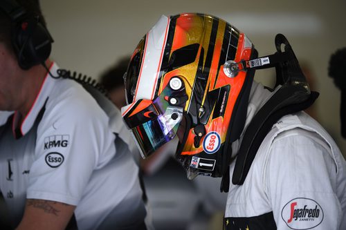 Stoffel Vandoorne con el casco puesto