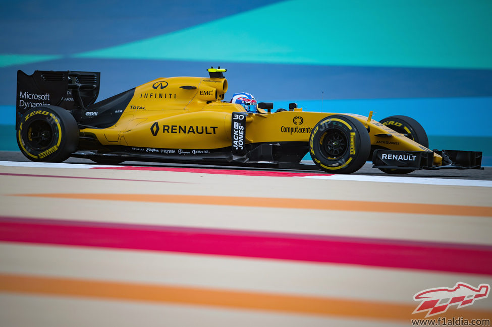 Jolyon Palmer prueba el neumático blando para Renualt