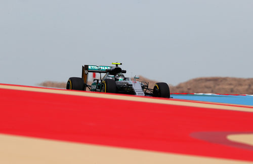 Nico Rosberg empieza el fin de semana al frente