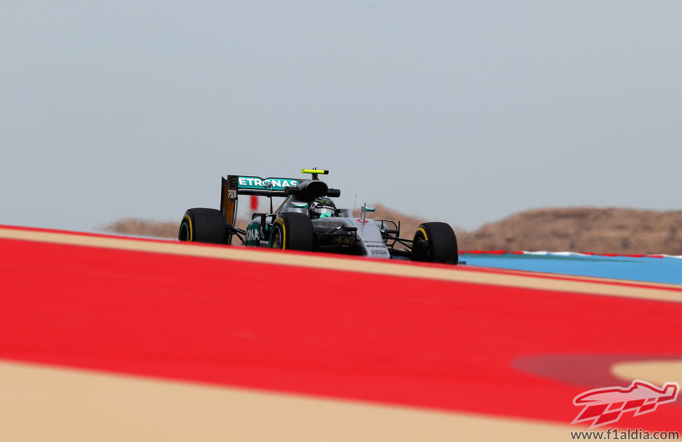 Nico Rosberg empieza el fin de semana al frente
