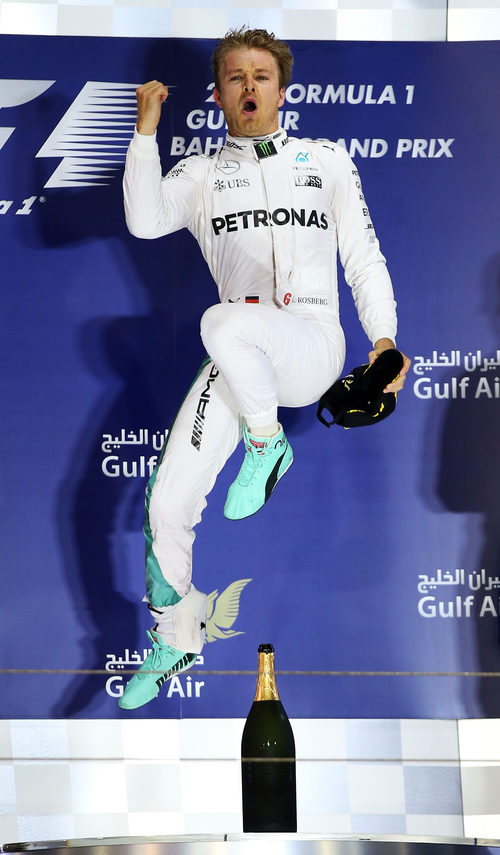 Salto de alegría de Nico Rosberg en Baréin