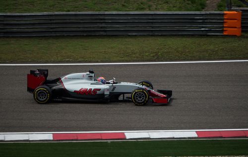 Romain Grosjean rueda con los neumáticos blandos