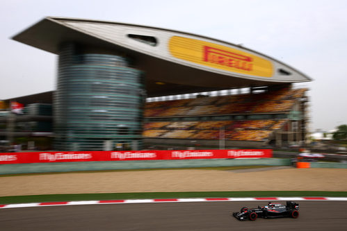 Fernando Alonso rueda con superblandos