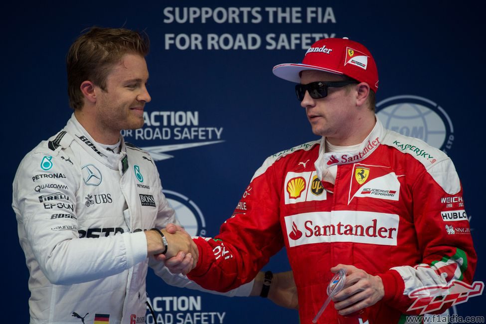 Räikkönen y Rosberg se saludan