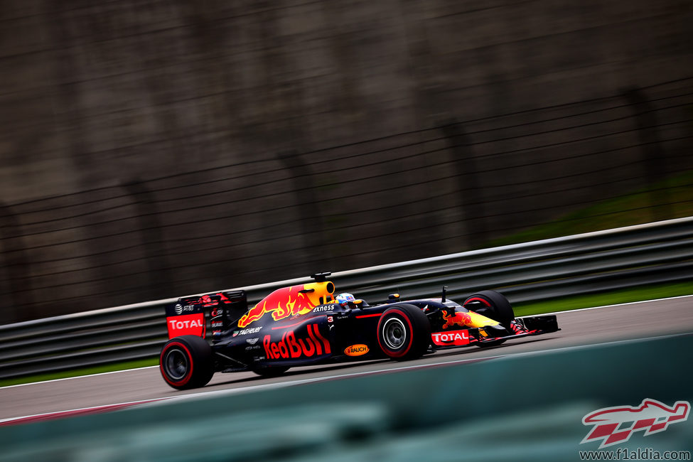 Daniel Ricciardo llega hasta la segunda posición
