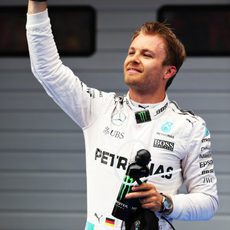 Nico Rosberg saluda a los aficionados