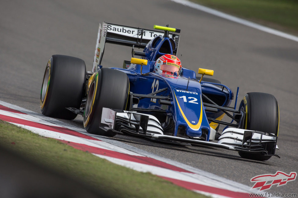 Felipe Nasr rueda con el neumático blando