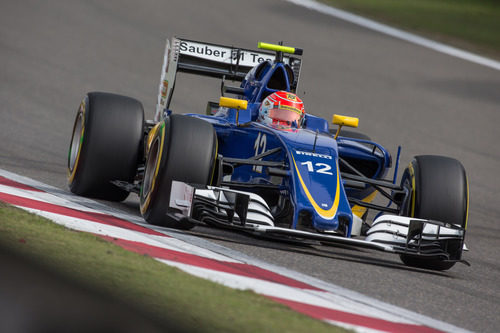 Felipe Nasr rueda con el neumático blando