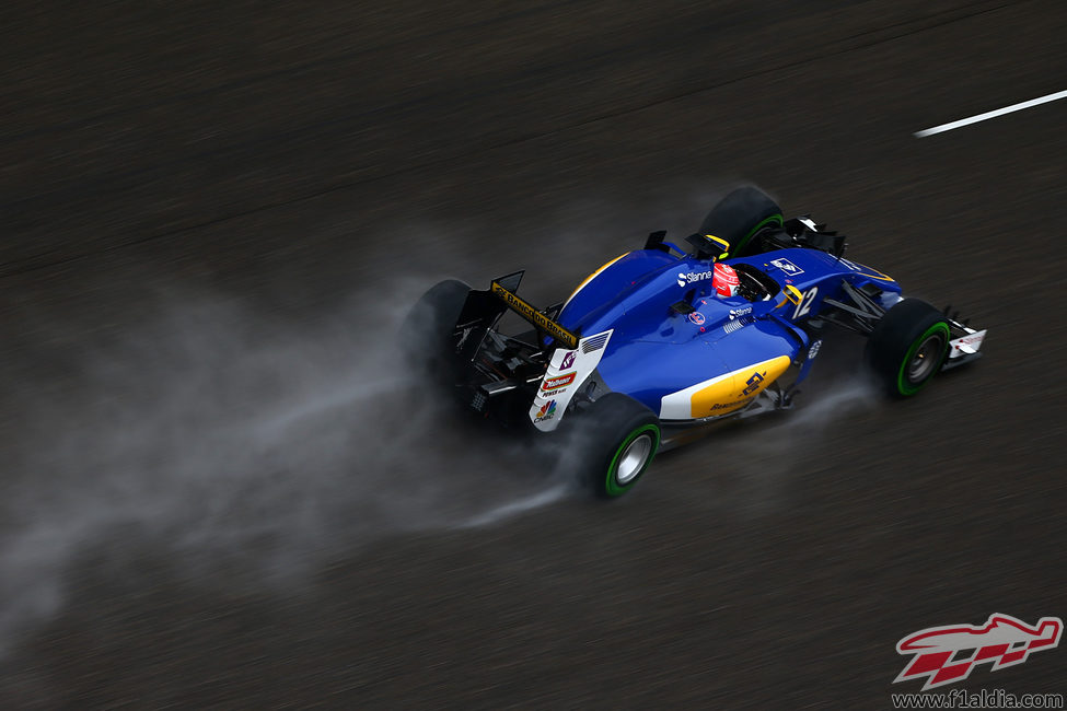 Felipe Nasr rueda con intermedios