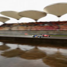 Felipe Nasr es superado por un Ferrari