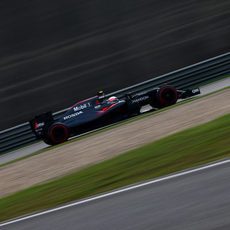 Jenson Button clasifica en 13ª posición