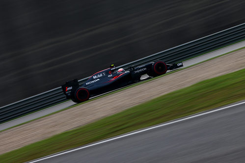 Jenson Button clasifica en 13ª posición