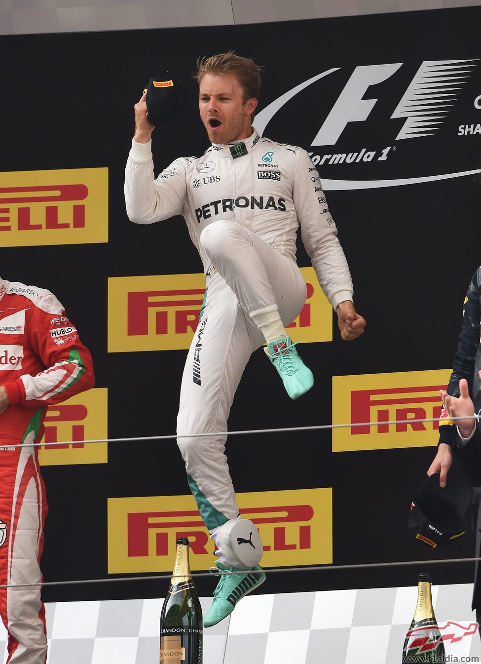 Salto de alegría de Nico Rosberg en China