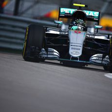 Nico Rosberg rueda con neumáticos blandos