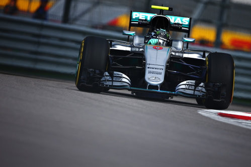 Nico Rosberg rueda con neumáticos blandos