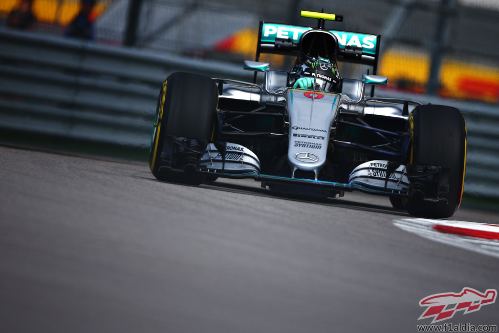 Nico Rosberg rueda con neumáticos blandos