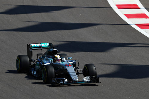 Lewis Hamilton empieza con las tandas largas