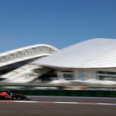 Carlos Sainz rueda rápido por las curvas de Sochi