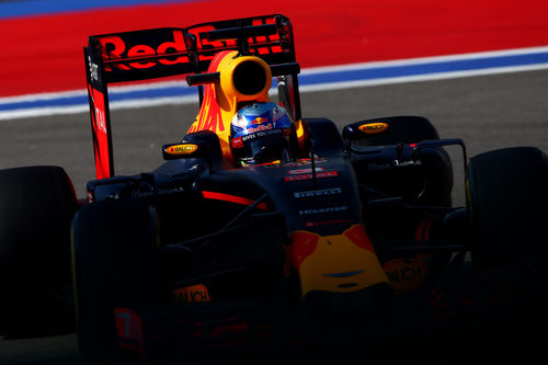 Daniel Ricciardo rueda con neumáticos blandos