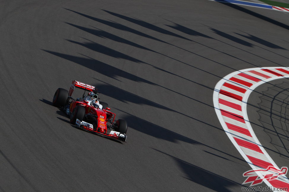 Sebastian Vettel rueda rápido con superblandos