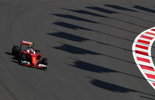 Kimi Räikkönen rueda con neumáticos 'option'