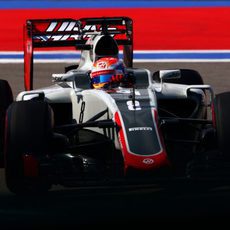 Romain Grosjean rueda con los neumáticos 'option'